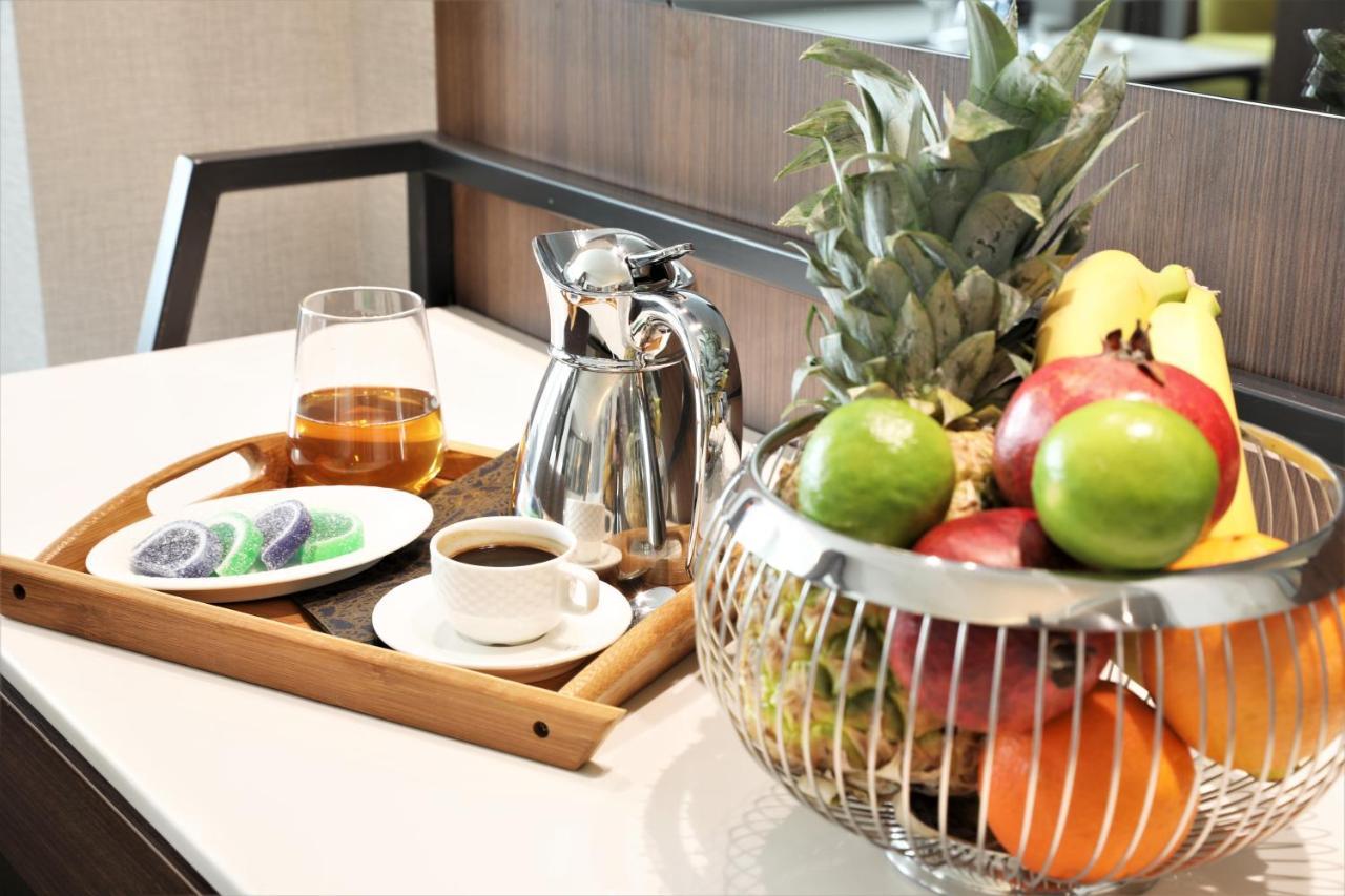 Limak Skopje Luxury Hotel Εξωτερικό φωτογραφία Fruit basket