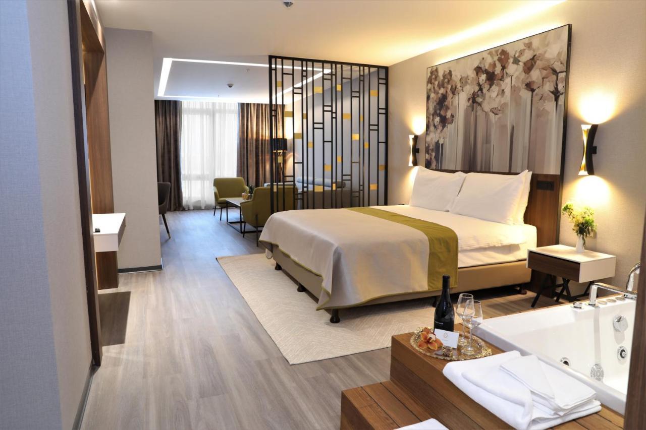 Limak Skopje Luxury Hotel Εξωτερικό φωτογραφία A suite at the hotel