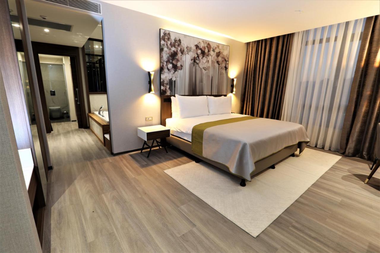 Limak Skopje Luxury Hotel Εξωτερικό φωτογραφία A bedroom at the hotel