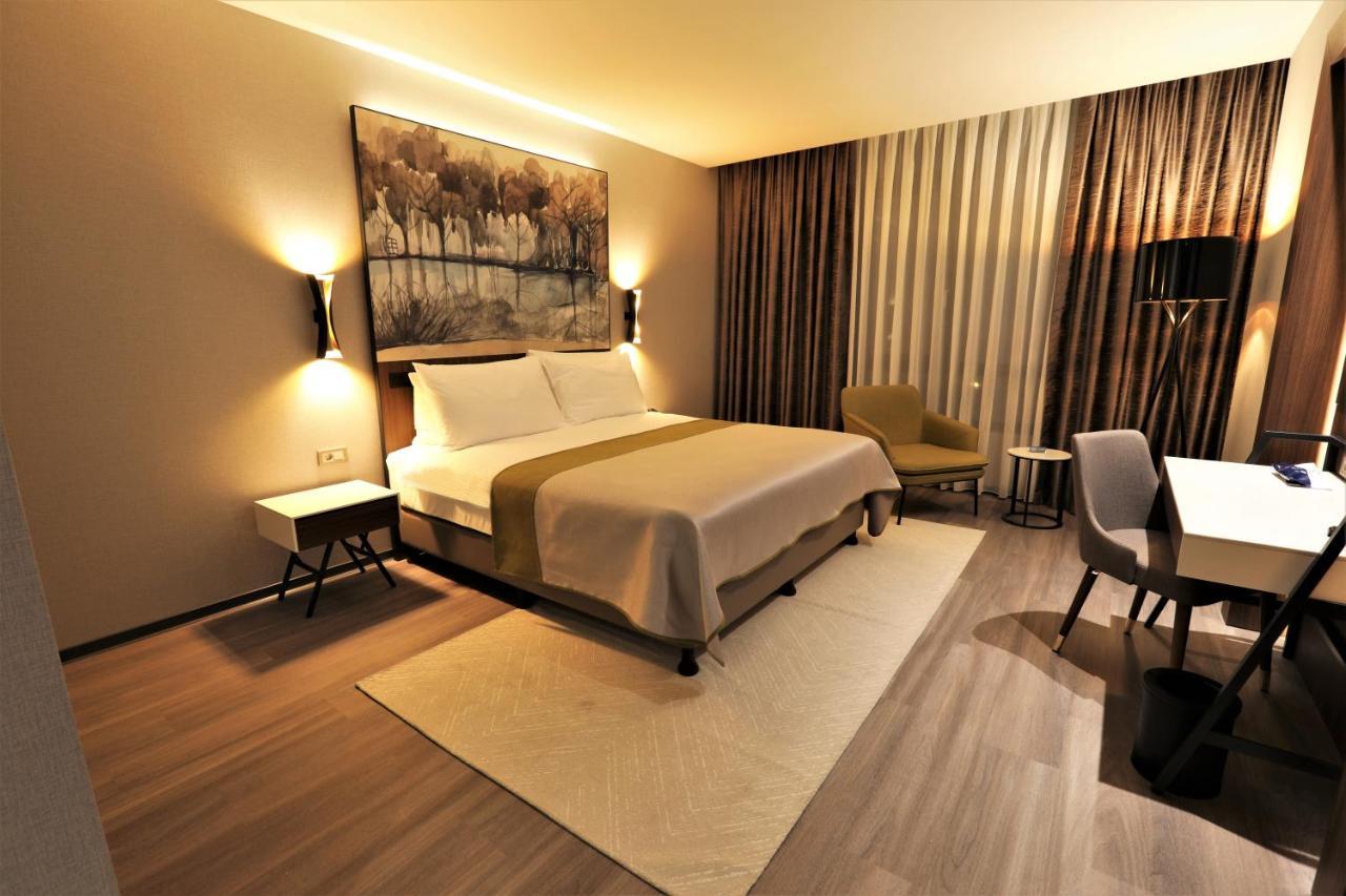 Limak Skopje Luxury Hotel Εξωτερικό φωτογραφία A bedroom