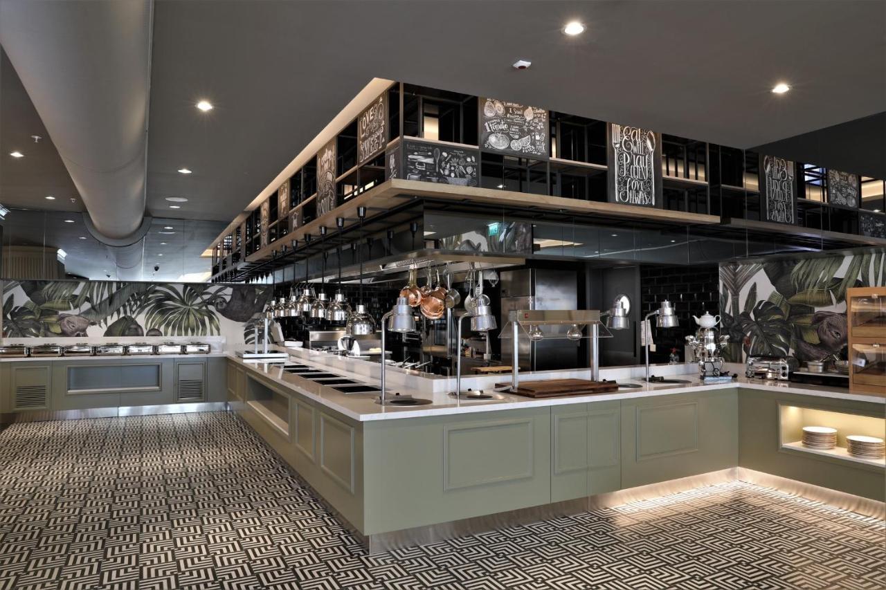 Limak Skopje Luxury Hotel Εξωτερικό φωτογραφία The open kitchen at the restaurant