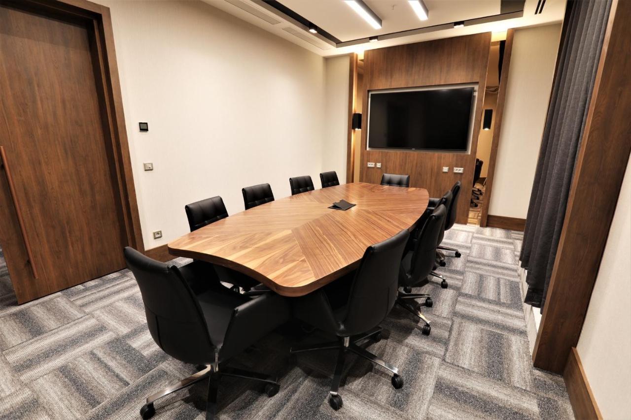 Limak Skopje Luxury Hotel Εξωτερικό φωτογραφία A meeting room at the London office