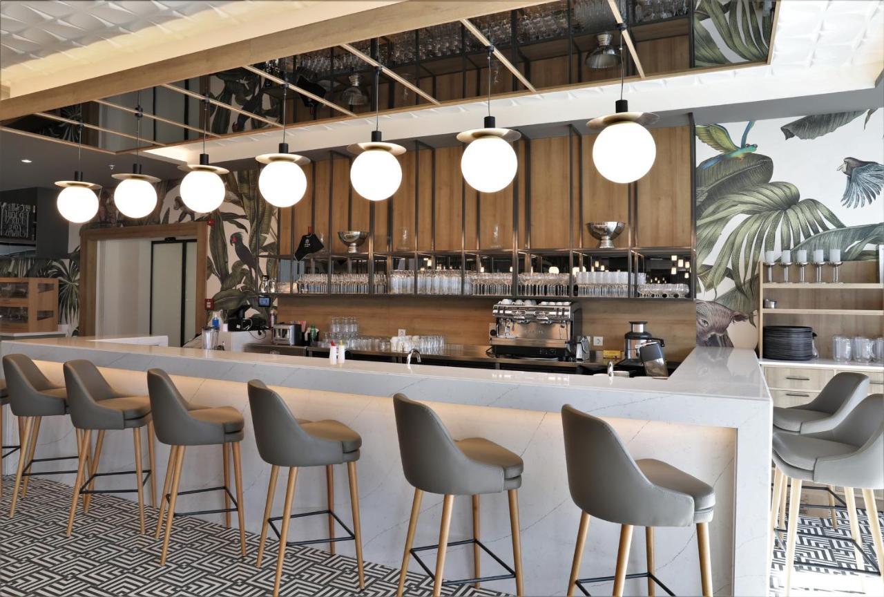 Limak Skopje Luxury Hotel Εξωτερικό φωτογραφία The bar at the restaurant