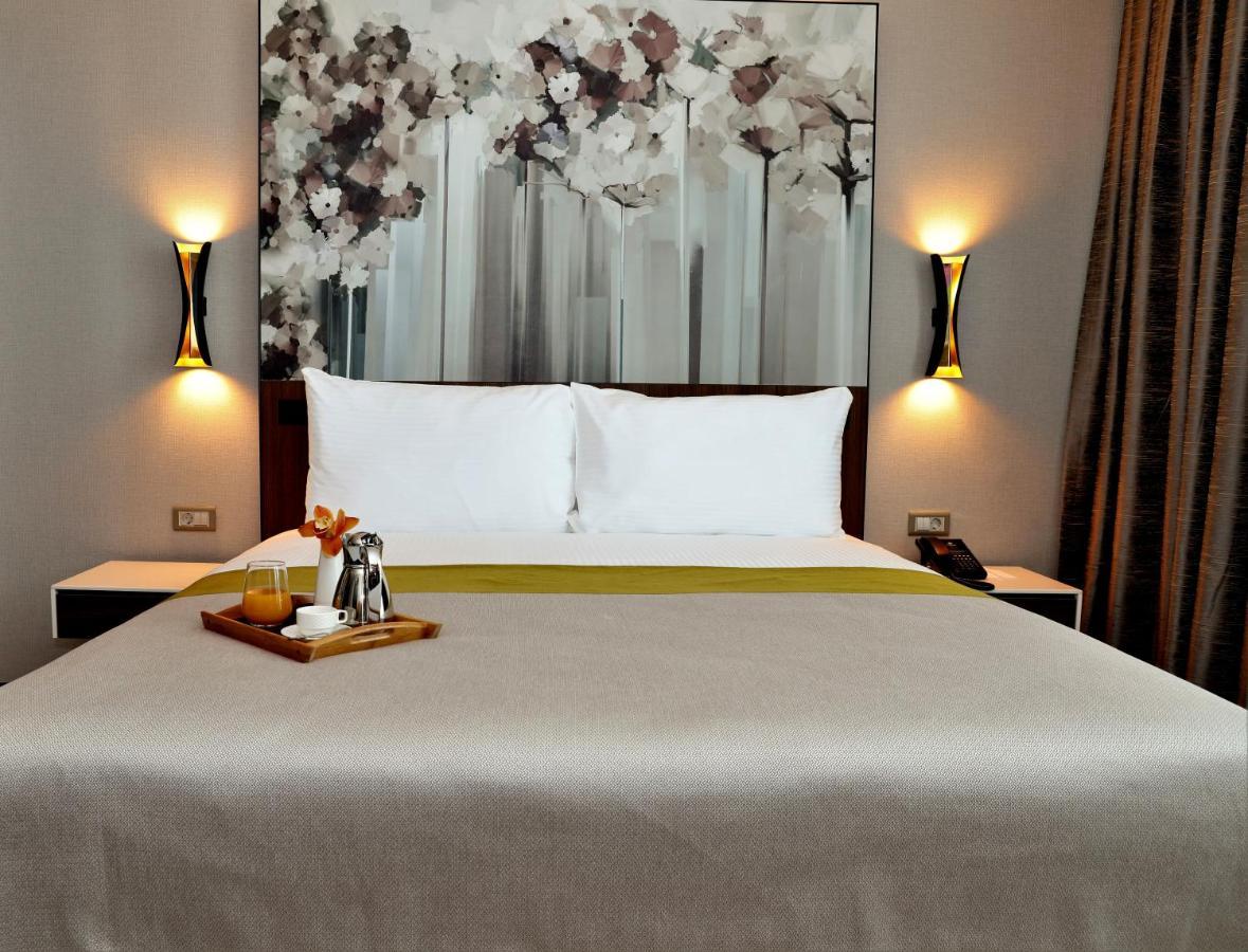 Limak Skopje Luxury Hotel Εξωτερικό φωτογραφία A bedroom at the hotel