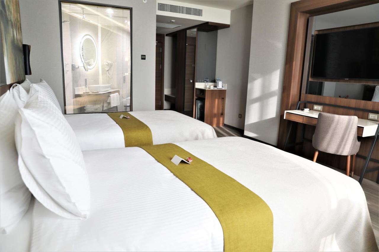 Limak Skopje Luxury Hotel Εξωτερικό φωτογραφία A room at the hotel