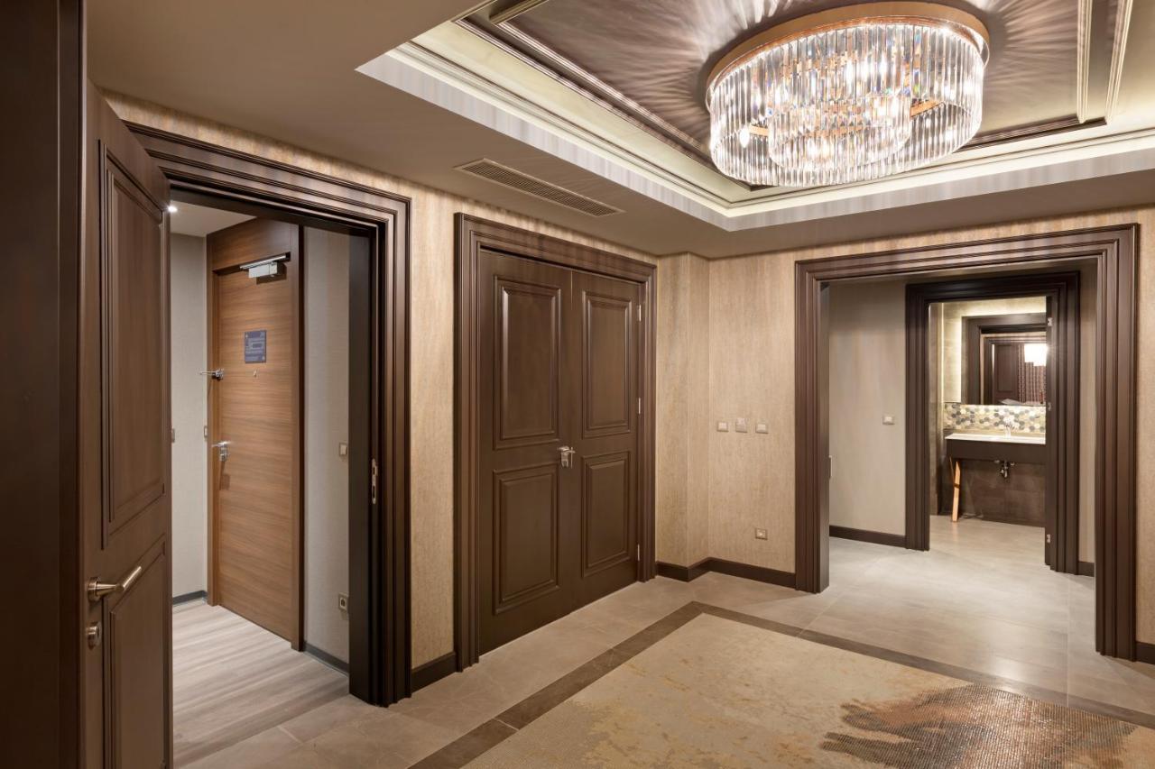 Limak Skopje Luxury Hotel Εξωτερικό φωτογραφία Interior of a suite