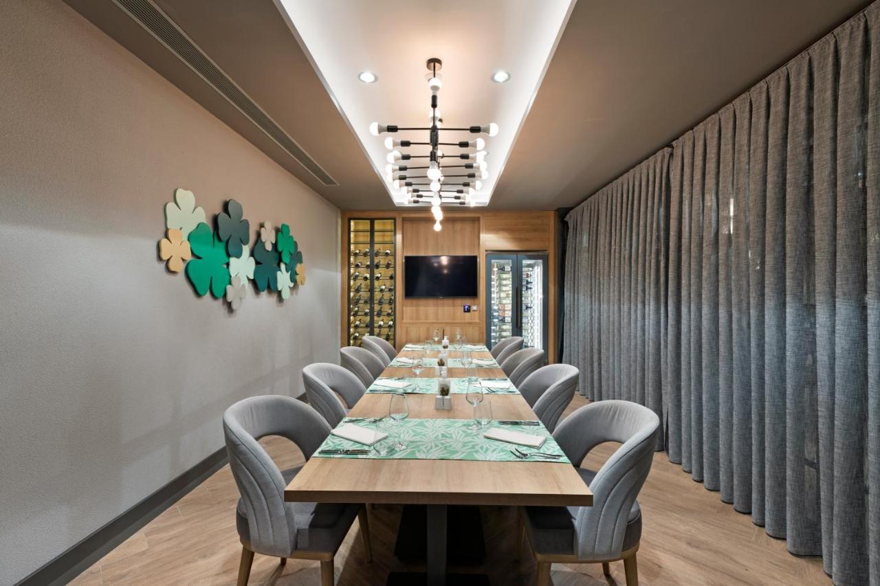 Limak Skopje Luxury Hotel Εξωτερικό φωτογραφία Private dining room at the restaurant