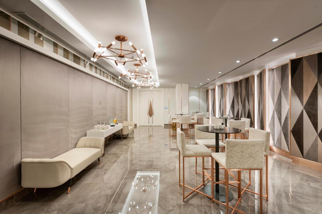 Limak Skopje Luxury Hotel Εξωτερικό φωτογραφία The interior of the lounge