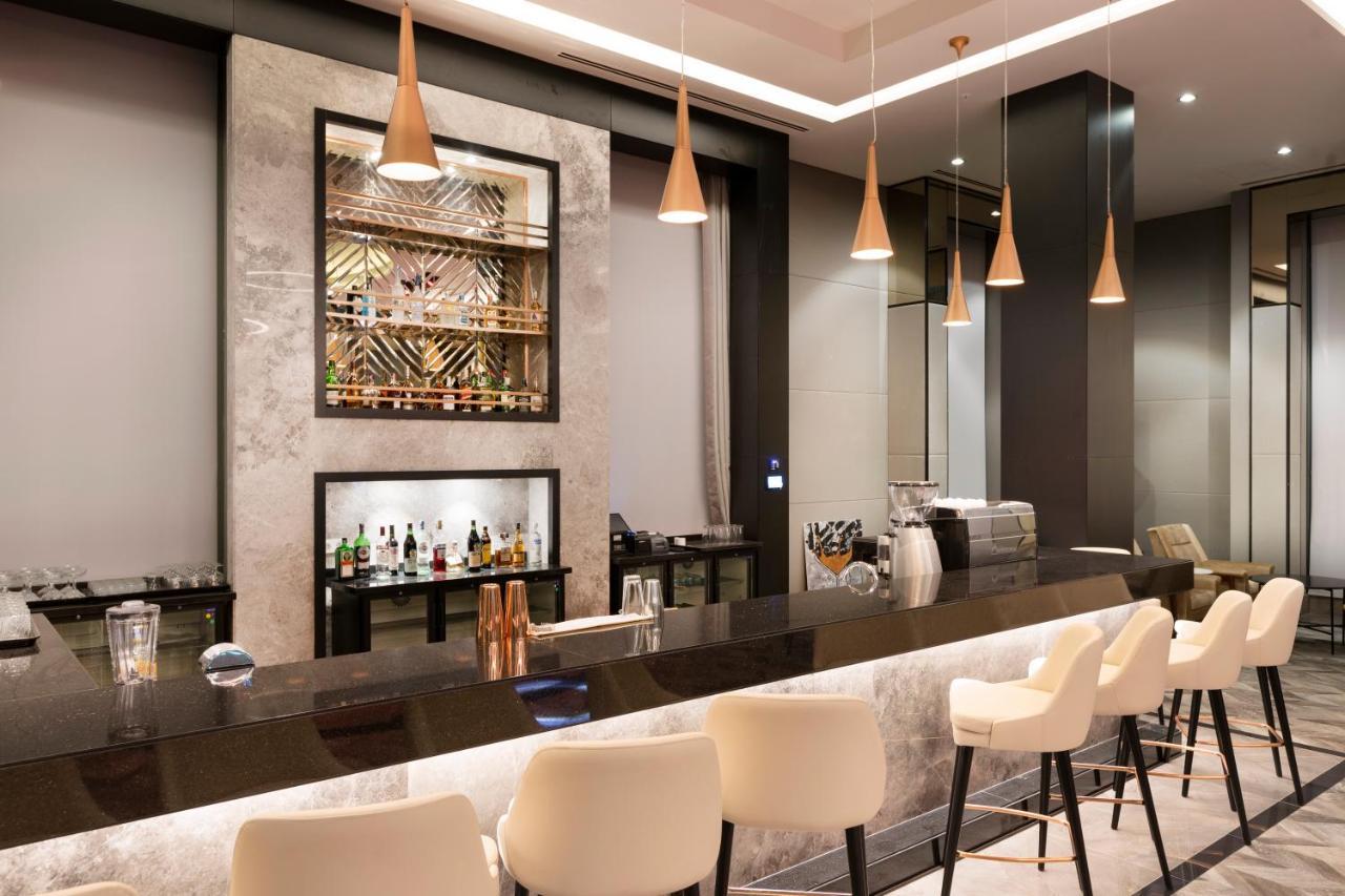 Limak Skopje Luxury Hotel Εξωτερικό φωτογραφία The bar at the lounge